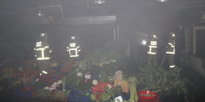 Ayvalık’ta Manav Yangını Korkuttu