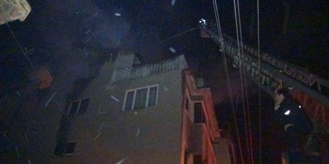 Eşini Bulamayınca Evini Ateşe Verdi