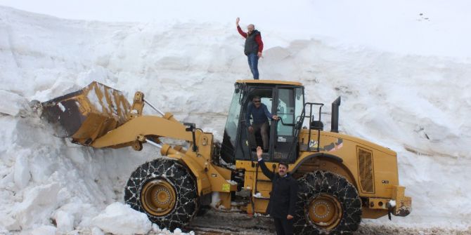 Kar Kalınlığının 10 Metreyi Bulduğu Muş’ta Çalışmalar Sürüyor