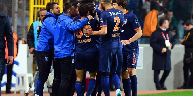 Medipol Başakşehir Evinde Kral