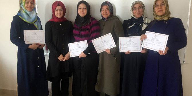 Pursaklar’da Arapça Eğitimini Tamamlayan Kadınlar Sertifikalarına Kavuştu