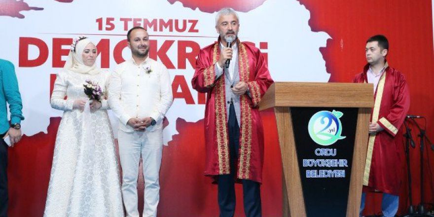 Demokrasi Nöbetinde Evlendiler