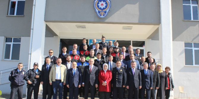 Bakan Özlü Polislerle Kahvaltı Yaptı