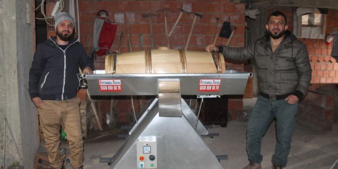 Amcası Eziyet Çekmesin Diye Makine Ürettiler, Şimdi Seri Üretime Geçtiler