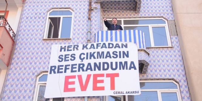 Hisarcıklı Esnaftan ‘Her Kafadan Ses Çıkmasın, Referanduma Evet’ Pankartı