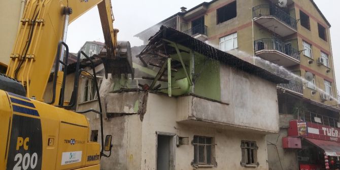 Eski Yapı Yıkıldı