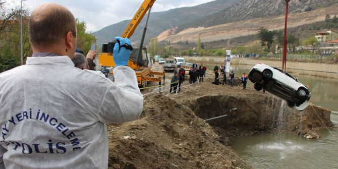Yeşilırmak’a Uçan Otomobil Çıkarıldı