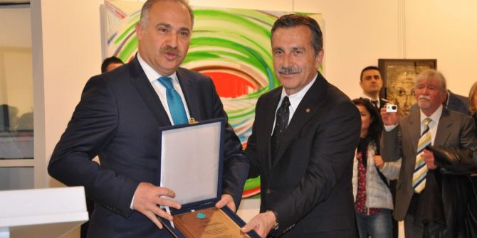 Başkan Ataç “Sanata Katkı Kurumsal Ödülü”