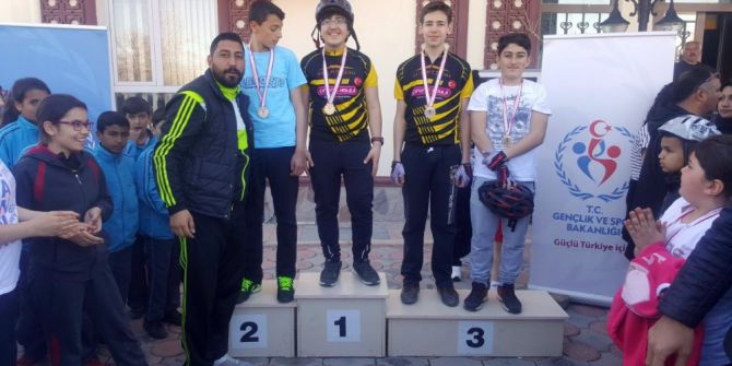 Çınar Koleji Öğrencileri Bisiklet Yarışlarından Derece İle Döndü