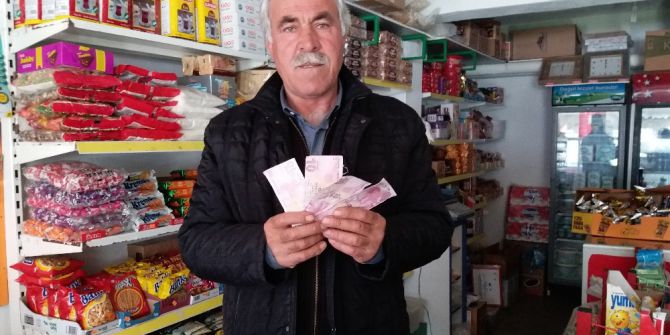 Paranın Sahte Olduğunu Son Anda Fark Etti