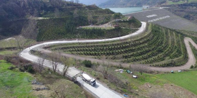 Köylere Güvenli Ve Sağlam Beton Yollar Yapılıyor