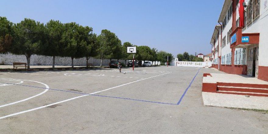 Turgutlu Belediyesi Okulları Güzelleştiriyor