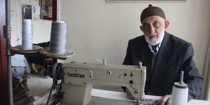 87 Yaşında Geçimini Çanta Yaparak Sağlıyor