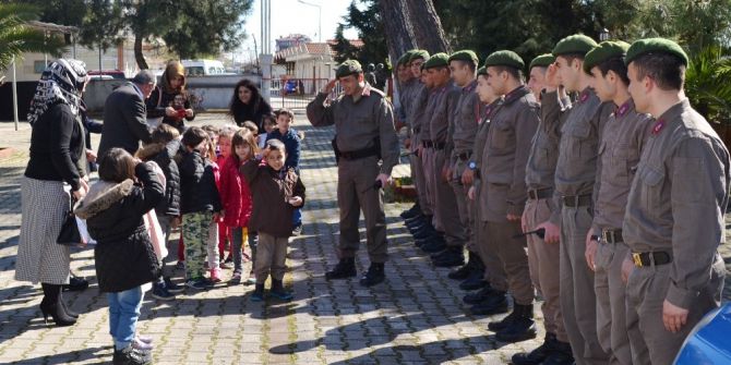 Minik Öğrenciler Jandarmanın Misafiri Oldu