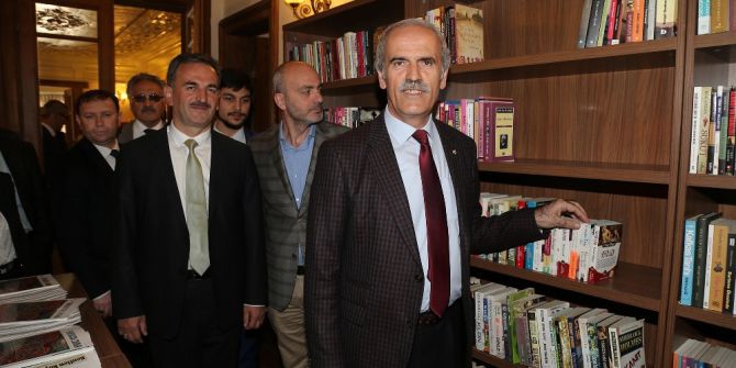 Deniz Manzaralı Kütüphane