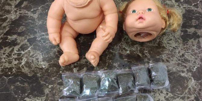 Oyuncak Bebekten Esrar Çıktı