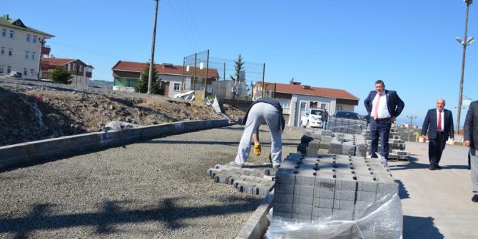 Belediyenin Yol Yapım Çalışmaları Sürüyor