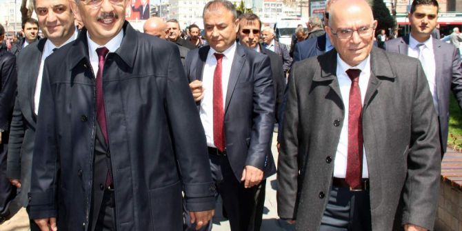 Bakan Özhaseki Kayseri’de Esnafı Gezdi, Pastırma Kesti