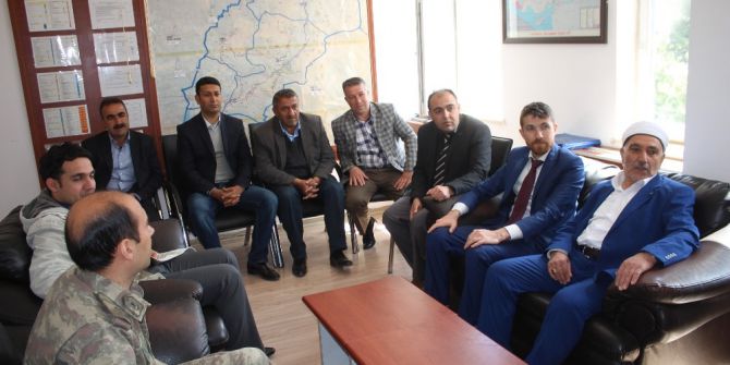 Şehit Ve Gazi Yakınlarından Komutana Plaket