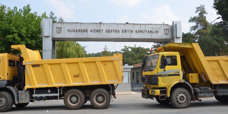 Askeri Birliklerin Önünde Tedbir Elden Bırakılmıyor