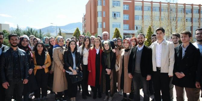 Ak Parti Genel Başkan Yardımcısı Öznur Çalık: