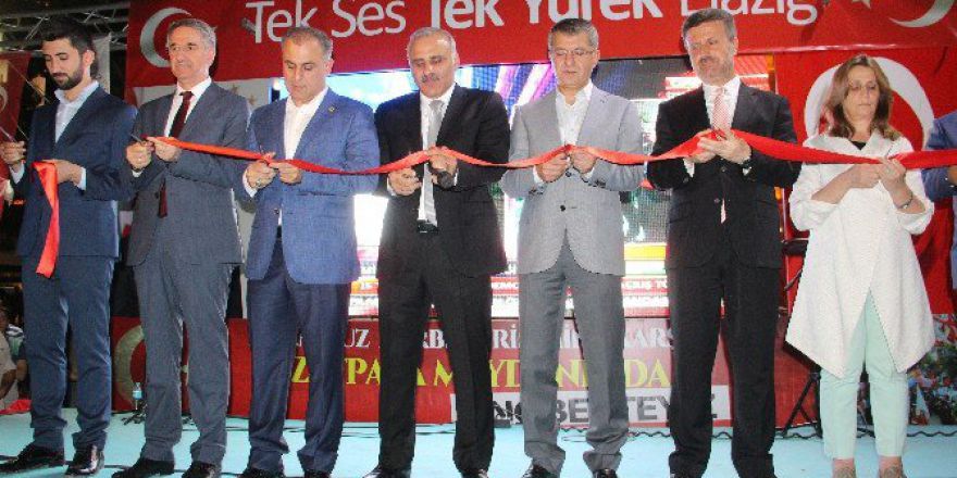 Elazığ’da Vatandaşların Demokrasi Nöbeti Tuttuğu Meydana ’15 Temmuz Demokrasi Meydanı’ Adı Verildi