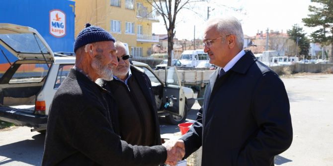 Başkan Pazarı Gezdi