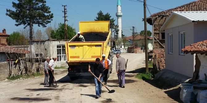 Çan’da Köy Yoılları Onarılıyor
