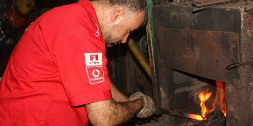 Sıcak Havada Ekmek Parasını Ateşten Çıkarıyorlar