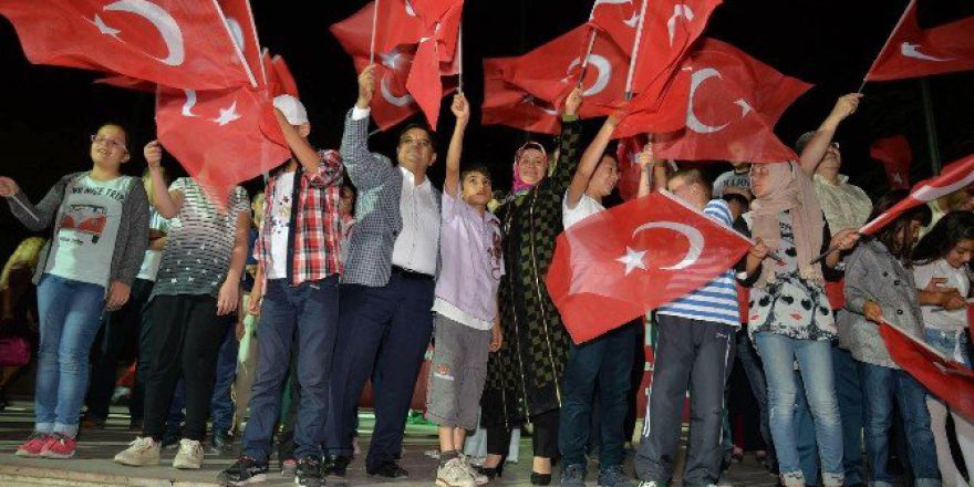 Bilecikliler Demokrasi Nöbetini Sürdürüyor