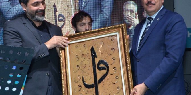 Sanatçı Uğur Işılak, Memleket Türküleriyle Yüreklere Dokundu