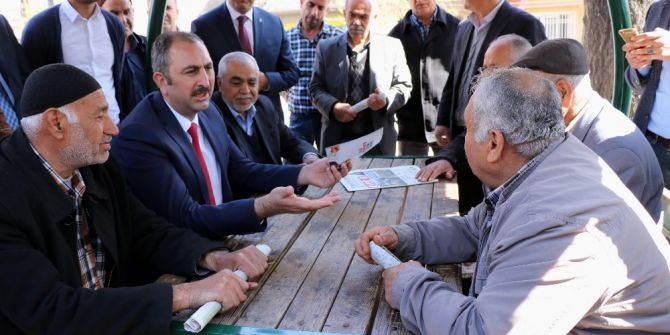 Ak Parti Genel Sekreteri Gül Esnafı Gezdi