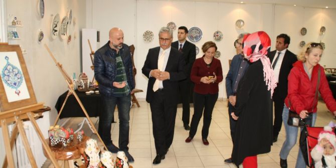 Kaymakam Madenoğlu, Kaşi Seramik’in Çini Sergisini Gezdi