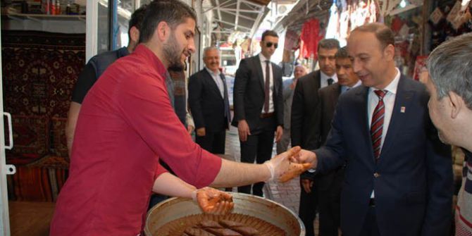 Vali Erin’den Tarihi Oturakçılar Pazarı Esnafına Ziyaret