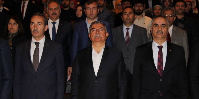 Bakan Yılmaz, Cumhuriyet Üniversitesi Öğrencileriyle Bir Araya Geldi