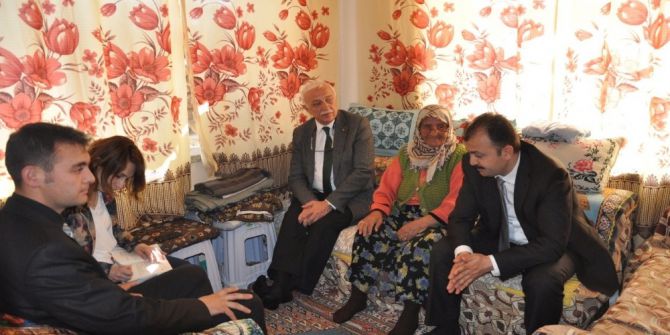 Sağlıkcılardan Şehit Ailelerine Ziyaret