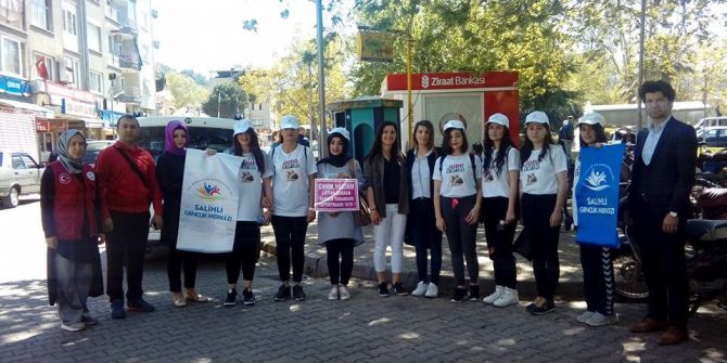 Salihli’de Kanser İçin Farkındalık Yürüyüşü