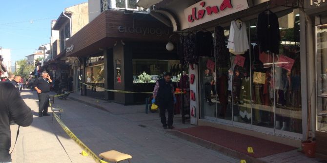 Akhisar’da Silahlı Saldırı: 2 Yaralı