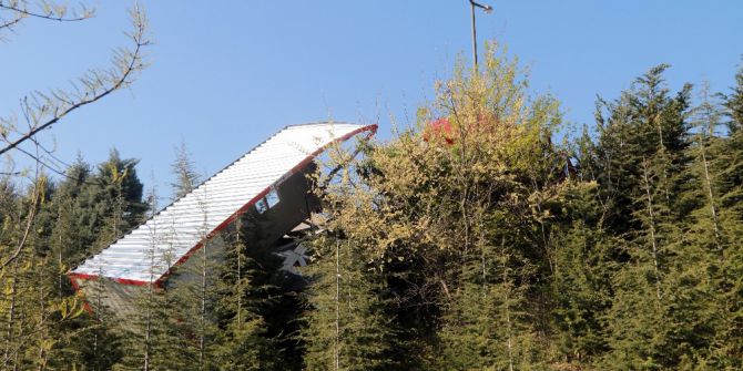 Prefabrik Ev Yüklü Tır Şarampole Yuvarlandı: 2 Yaralı