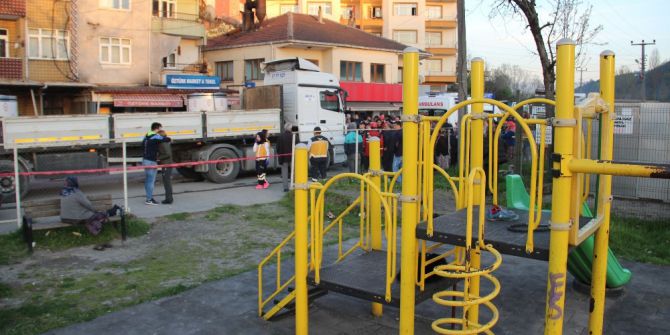 Tırın Altında Kalan Çocuk Hayatını Kaybetti