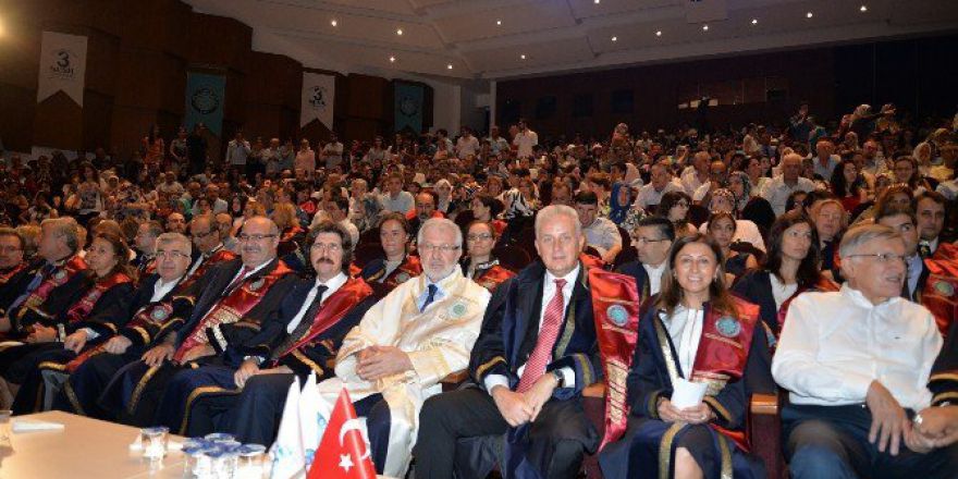 İibf Mezunları Diplomalarını Aldı
