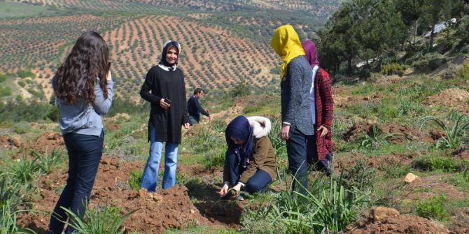 Öğrenciler, 400 Fidanı Toprakla Buluşturdu