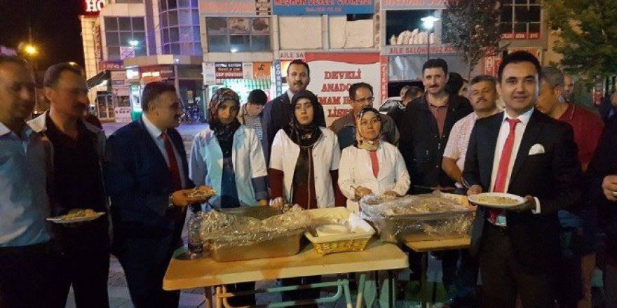 İlahi Sanatçısı Esat Aydoğan Develi’d Demokrasi Nöbetindeydi