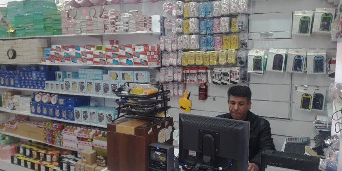 Kapüşonlu Hırsız Cep Telefonunu Çaldı