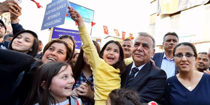 Gençler Otostop Çekti, Başkan Durdu