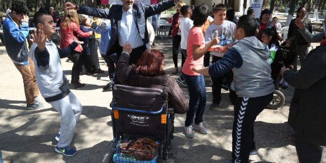 Gaziemir’de Engelli Vatandaşlar Piknikte Buluştu