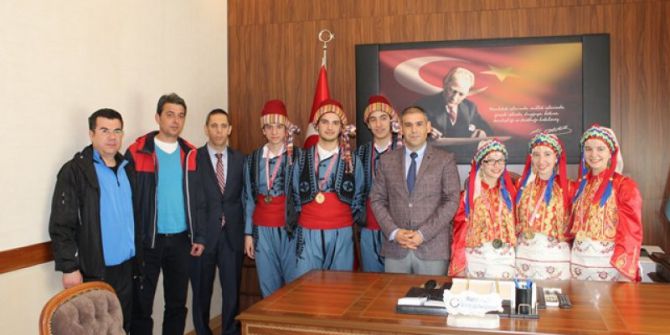 Dereceye Giren Öğrencilerden Kırklareli İl Milli Eğitim Müdürü Aşım’a Ziyaret