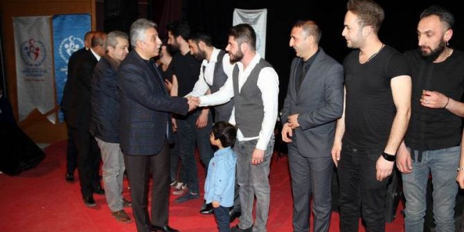 Hakkari’de "Dillerden Gönüllere" Müzik Dinletisi