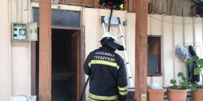 Prefabrik Evde Çıkan Yangın Korkuttu