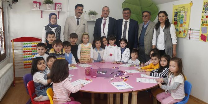 Gölbaşı Belediye Başkanı Duruay Miniklerle Çiçek Ekti